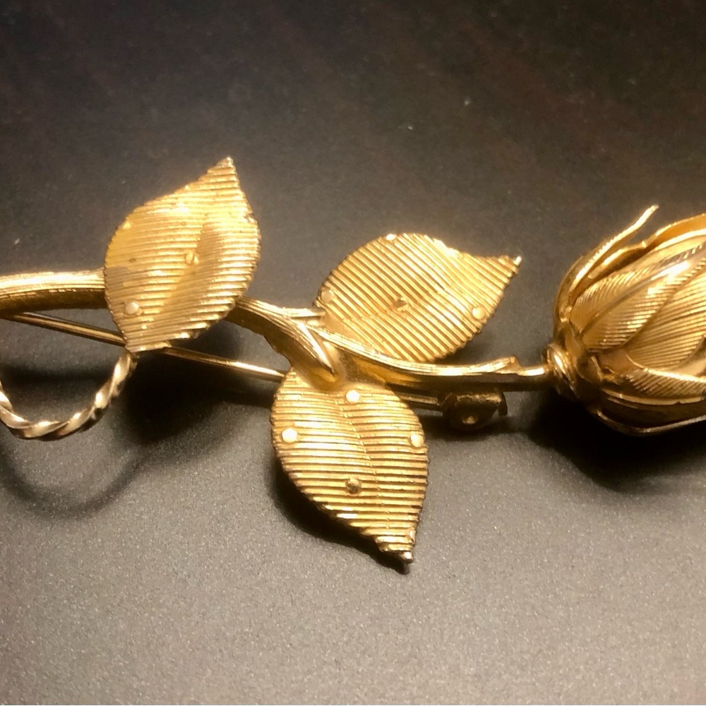 Vintage Rose Brooch - Costume Jewelry - Picture 4 of 10